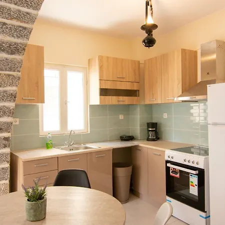 Lilas Traditional Maisonette Holiday home