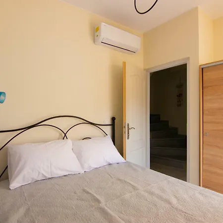 Lilas Traditional Maisonette Vakantiehuis *